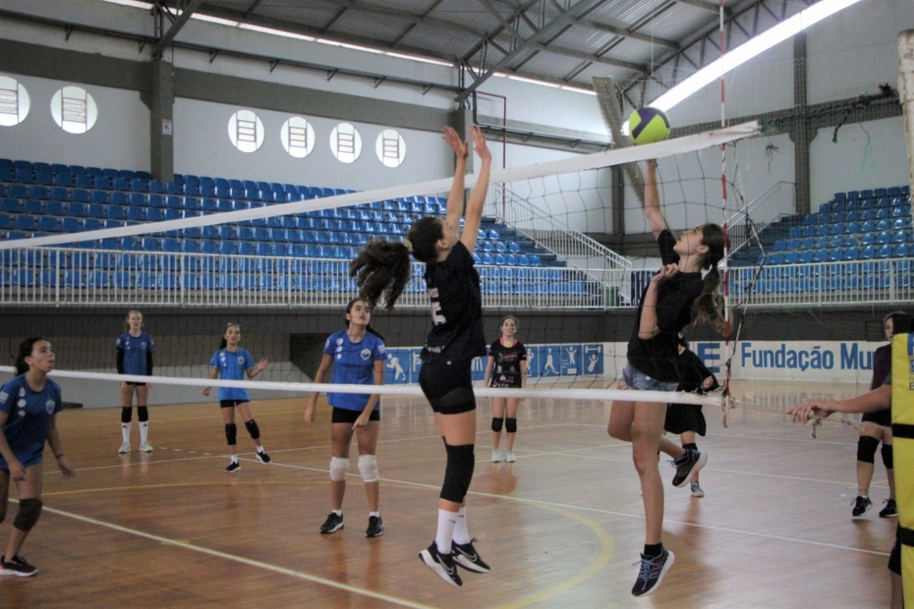 Escolinhas esportivas gratuitas de Balneário Camboriú ainda têm algumas