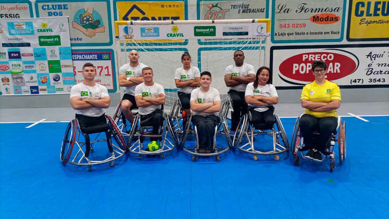 FUTEBOL AMERICANO. Soldiers decide a semifinal da Conferência Sul contra o  Almirantes, em Itajaí, SC - Claudemir Pereira