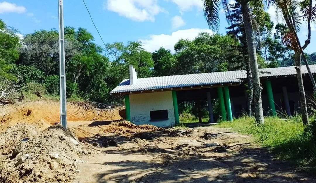 Corpo é encontrado em obra abandonada da Associação dos Servidores de Camboriú