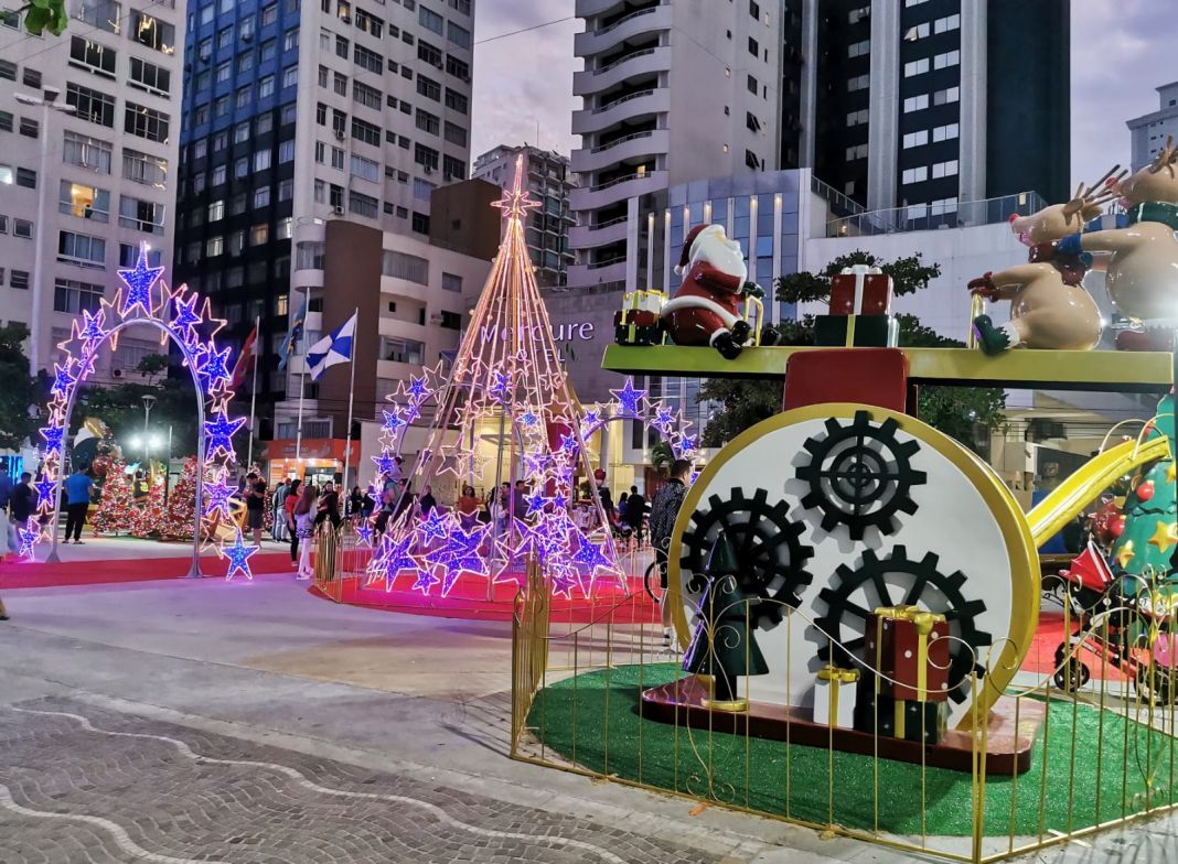 Programação natalina inaugurada e temporada de verão abre dia 3 de dezembro  em Balneário Camboriú