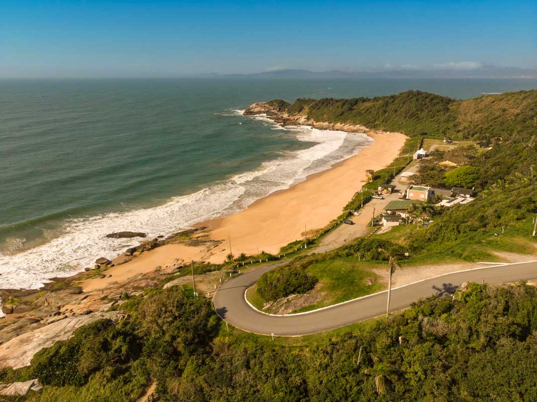 Fim do naturismo na Praia do Pinho será discutido na Câmara de Balneário  Camboriú