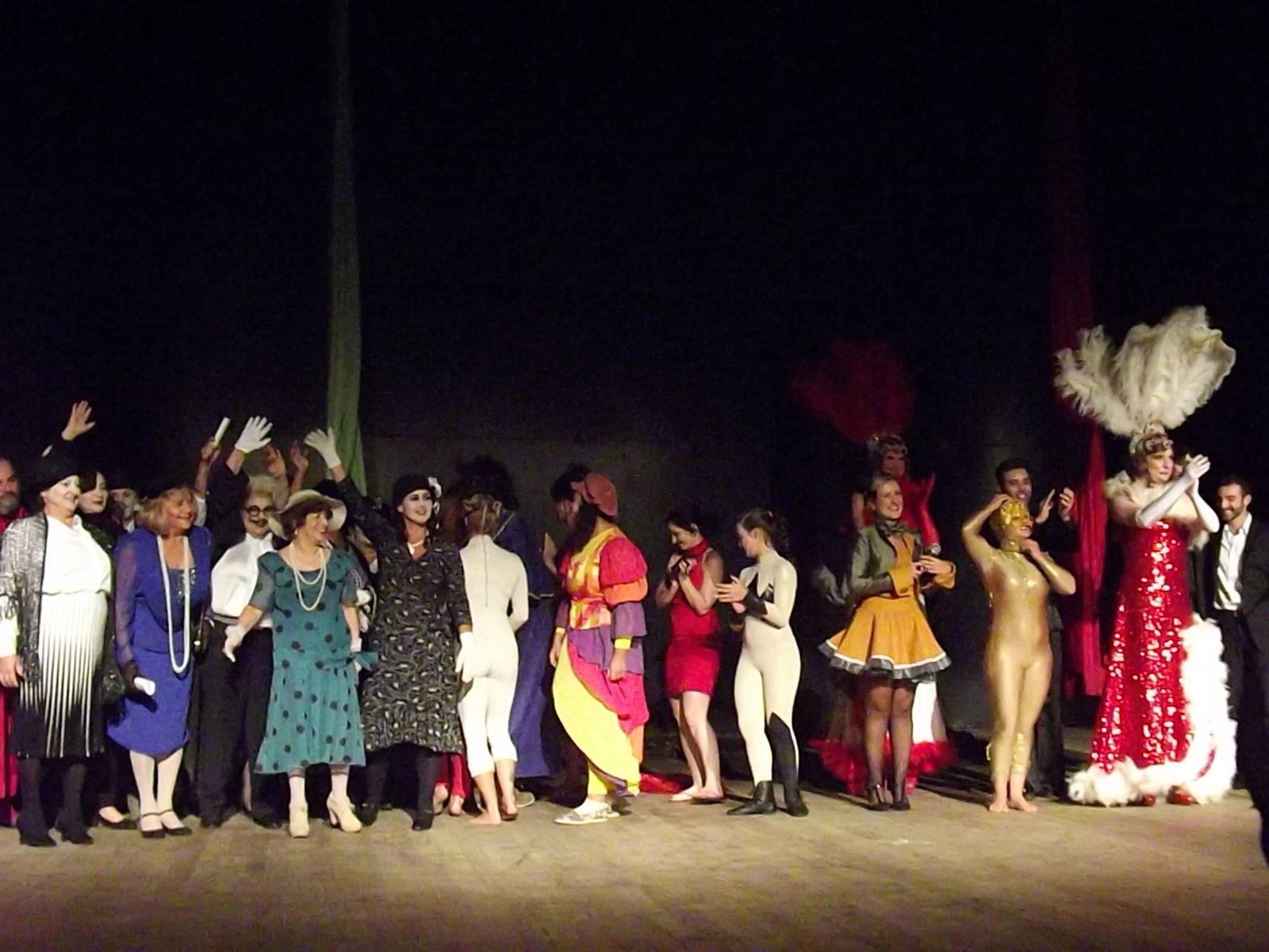 Teatro Municipal completa 12 anos com programação gratuita e foco na valorização dos artistas de Balneário Camboriú