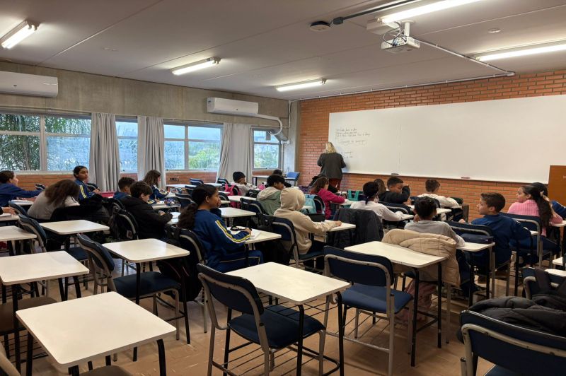 Alunos do CAIC iniciaram período de aulas na Univali nesta segunda. (Foto PMBC)