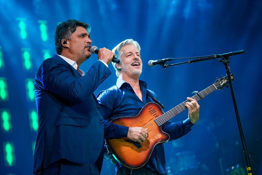 A dupla Victor & Leo no show de encerramento segunda-feira (Divulgação)