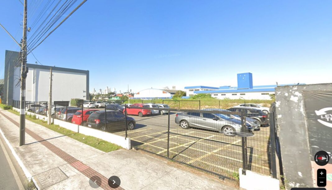 Trecho onde Kurtz propõe prolongar a Alameda do Legislativo (Crédito Google)