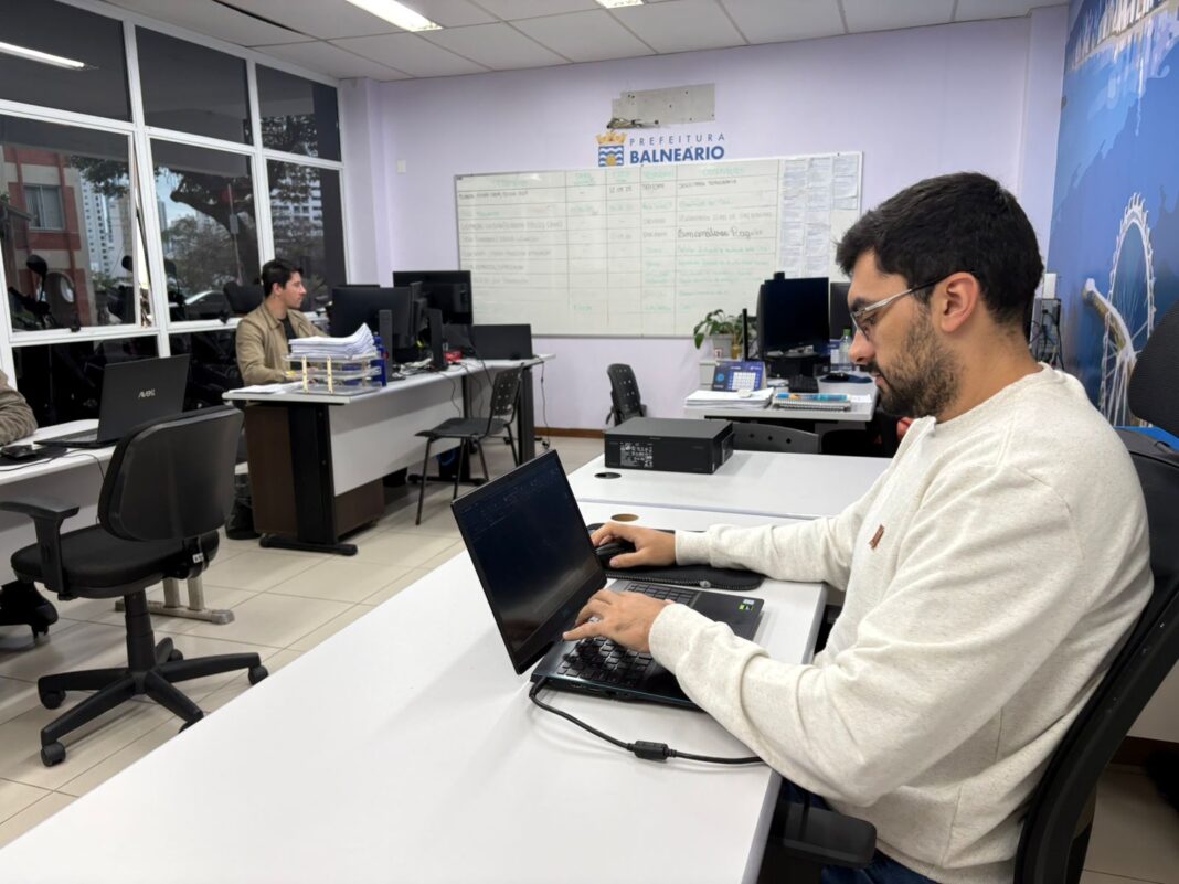 O engenheiro civil Lucas, primeiro beneficiário do projeto entre UniAvan e Prefeitura. (Crédito PMBC)