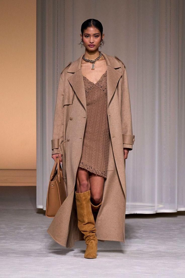 Tons terrosos e botas em alta. (Crédito Fashion Trends/Pinterest.)