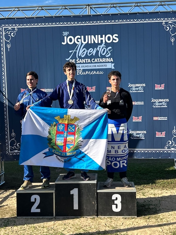 Ângelo Melo de Abreu - prata nos 800m rasos; bronze nos 1500m (Divulgação/FMEBC)