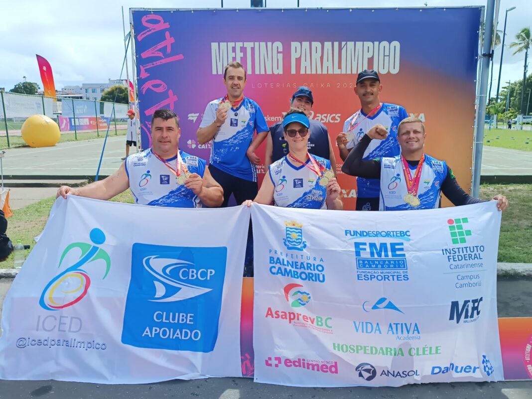 Time ICED de Balneário Camboriú: em pé, Arlindo, Naduck, Aline Gomes Maia, Pedro Sérgio Reis, sentados: Sandro, Gévelyn, Ezequiel (Divulgação/ICED)