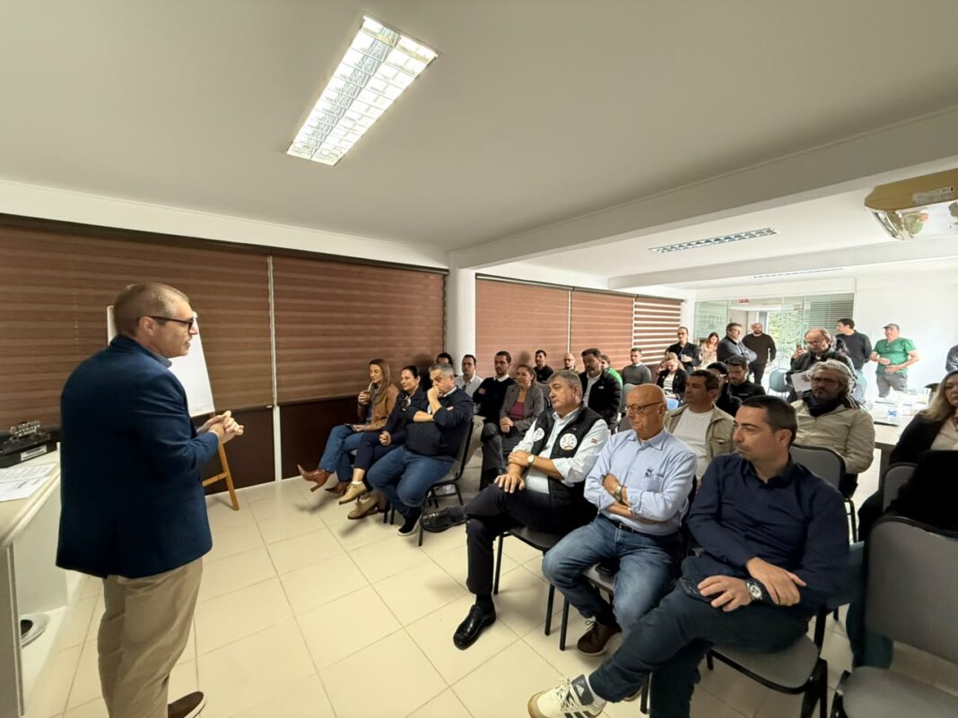 O presidente Robinho recebeu o primeiro pré-candidato e explicou a importância destes encontros (Divulgação)