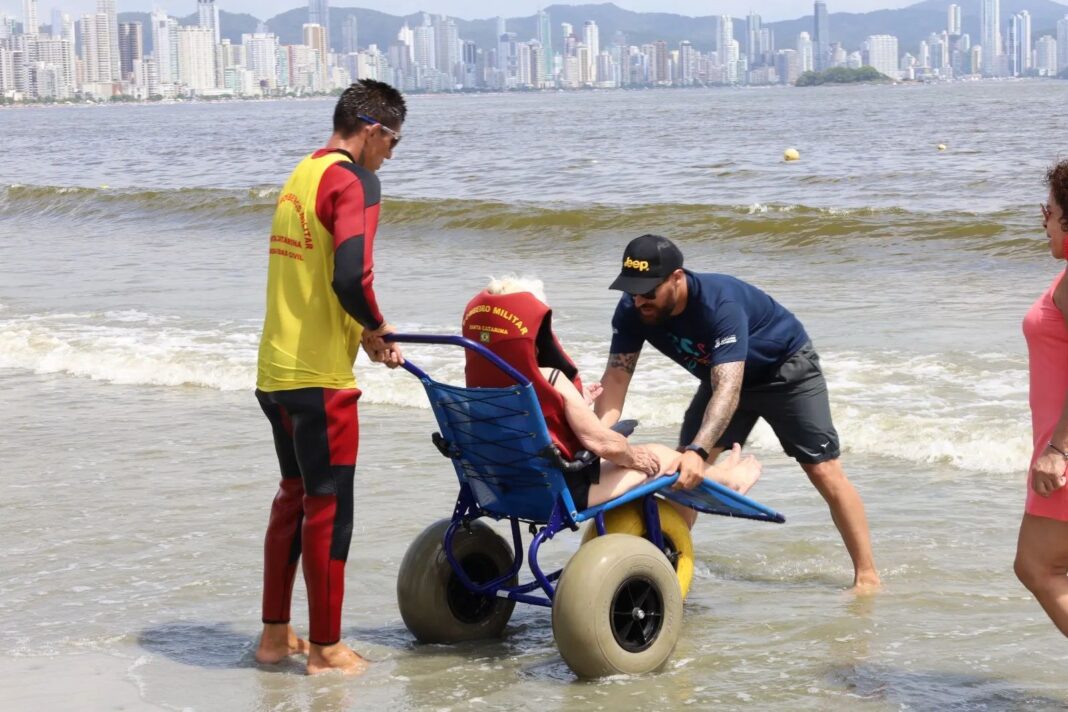Balneário Camboriú já realiza o Praia Acessível no verão. (Foto Arquivo/PMBC)