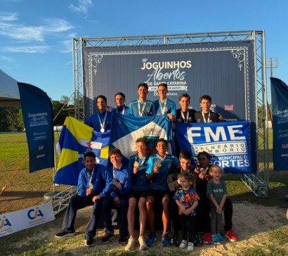 Eduardo Virgílio, José Yago Vasconcelos, Gustavo Ramos e Ângelo Melo de Abreu - bronze no revezamento 4x400m (Divulgação/FMEBC)