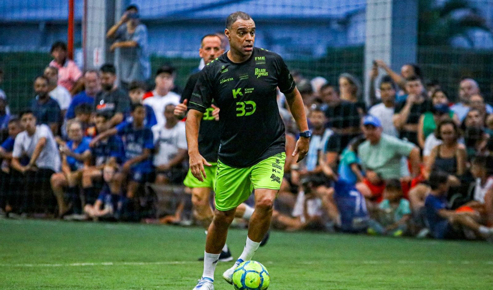 Denilson defenderá o time ‘Penta’, contra o ‘Tetra’ de Romário. (Crédito CELD)