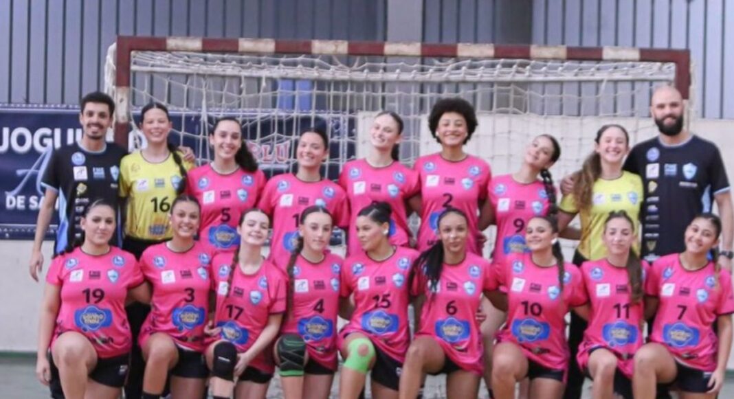 Time Handebol Balneário Camboriú/AHBC no Joguinhos, em julho. (Foto Divulgação)