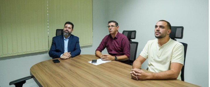 Vereadores Kaká, Damião e Mazinho, da Comissão de Obras, Serviços Públicos e Atividades Privadas (COSPAP) da Câmara de Balneário Camboriú. (Foto: Kamila Bertoldi)