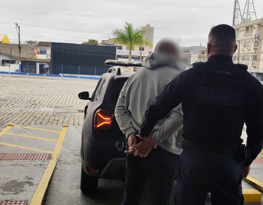 Homem foi preso na Rodoviária de Balneário Camboriú. (Crédito GMBC)