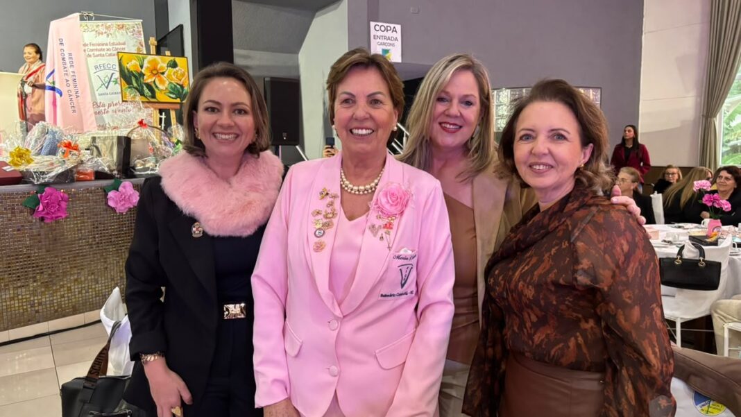 Alexandra Herbst, presidente do Lions Clube Governador Célio Gascho, a presidente da Rede Feminina, Marisa Kuehne, a vereadora Ciça Mueller e a voluntária Cláudia Dagnoni (Divulgação)