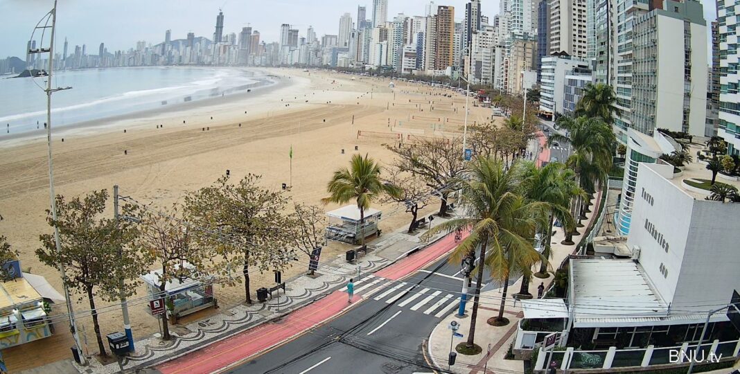 Balneário Camboriú nesta quinta-feira (13). Foto BNU.Tv.