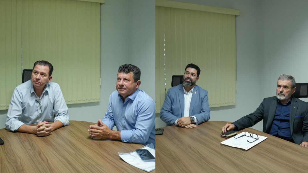 Vereadores Teco e Elizeu na Comissão de Preservação do Meio Ambiente e Turismo (E) e Kaká e Aristo (D) na Comissão de Segurança Pública e Defesa do Cidadão. (Crédito Kamila Bertoldi.)