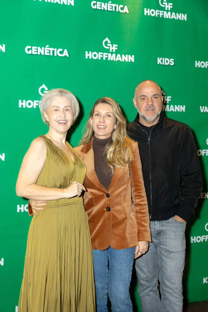 Eliani com o casal Janaina e Edson Bertão (Fotos Juanna Simabala)
