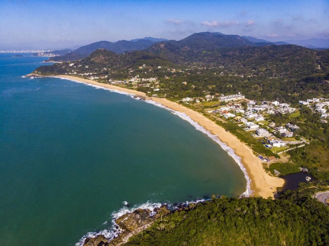 Praia do Estaleiro. (Foto BC Convention.)