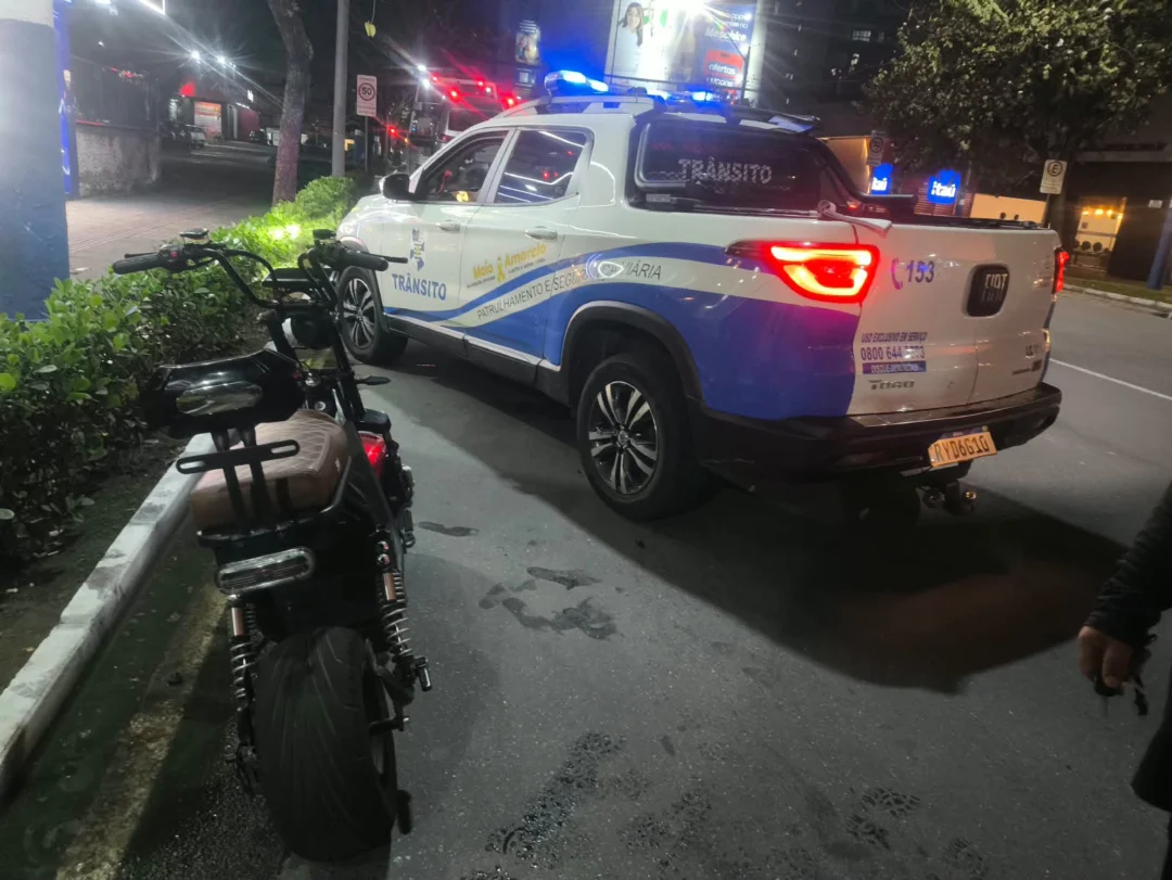 Giro da Segurança: motorista embriagada bate em poste, scooters apreendidas e moto recuperada
