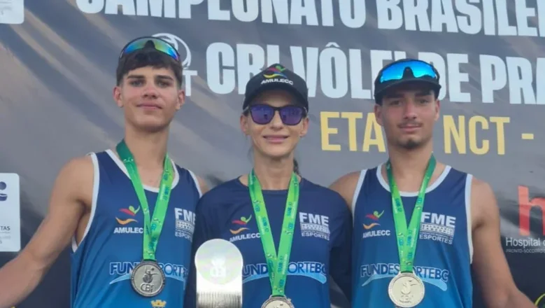 A técnica Leize Bianchini com a dupla Kelvin e Arthur (Divulgação/AMULECC/FMEBC)