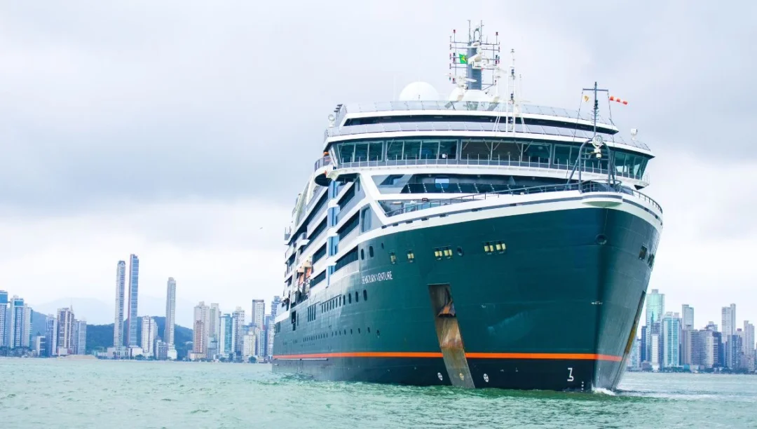 Navio Seabourn Venture, que estará sábado (31) em Balneário Camboriú (Foto Divulgação)