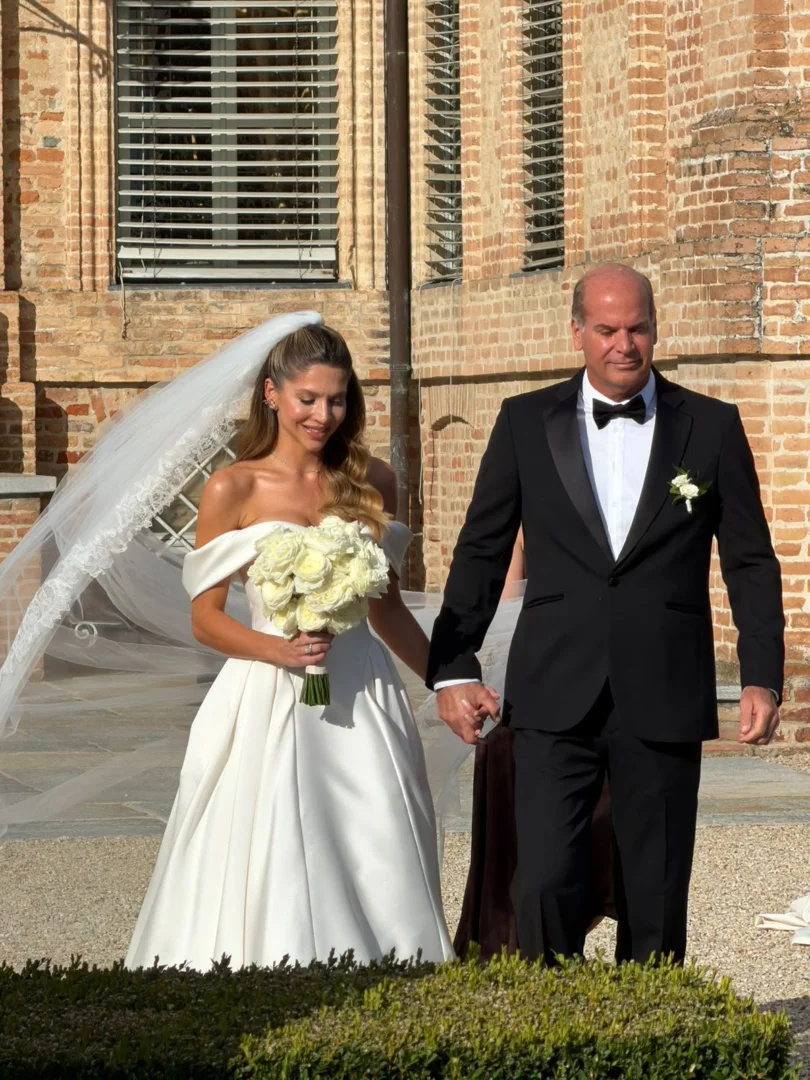 Victoria com o pai, Alexandre (Divulgação)
