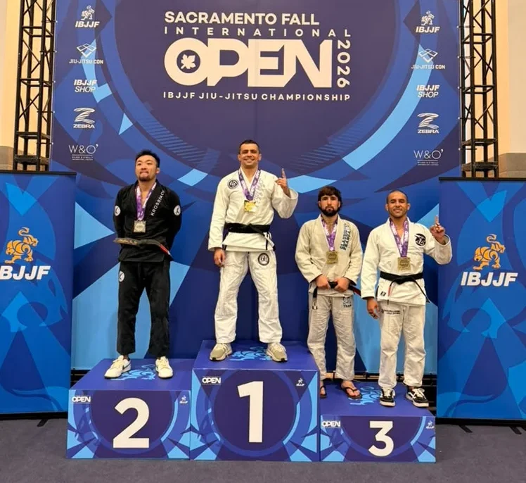 Imagem da notícia: Gabriel Neves conquistou três medalhas de ouro em um único dia na Califórnia