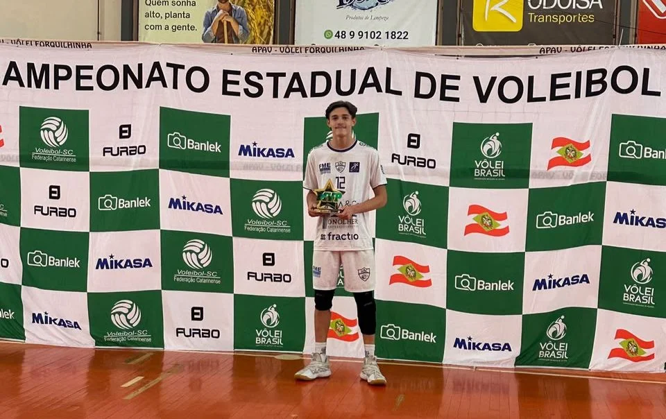 Vôlei masculino de Balneário Camboriú conquista Catarinense Sub-16 sem perder sets na fase final