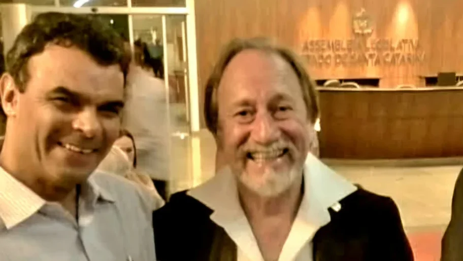 O jornalista Carlos Mello com Juarez Machado (Arquivo Pessoal/Carlos Mello)