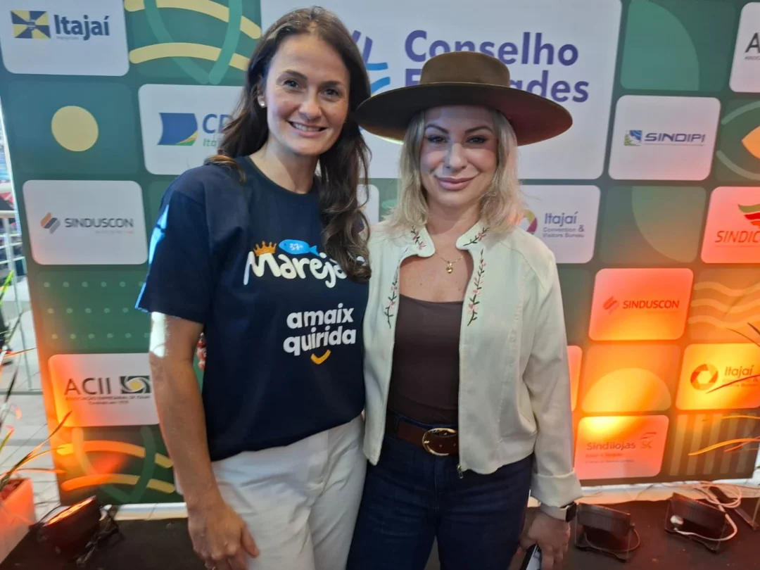 A presidente da Associação Empresarial de Itajaí (ACII), Thaisa Nascimento Corrêa, e a secretária de Turismo e Eventos de Itajaí, Gabriela Kelm do Nascimento (Divulgação)