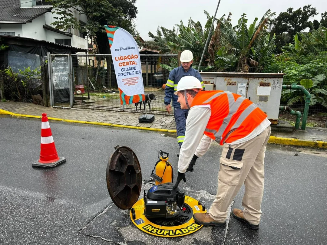 Equipe atuando no projeto Ligação certa, cidade protegida (Foto Renata Rutes)