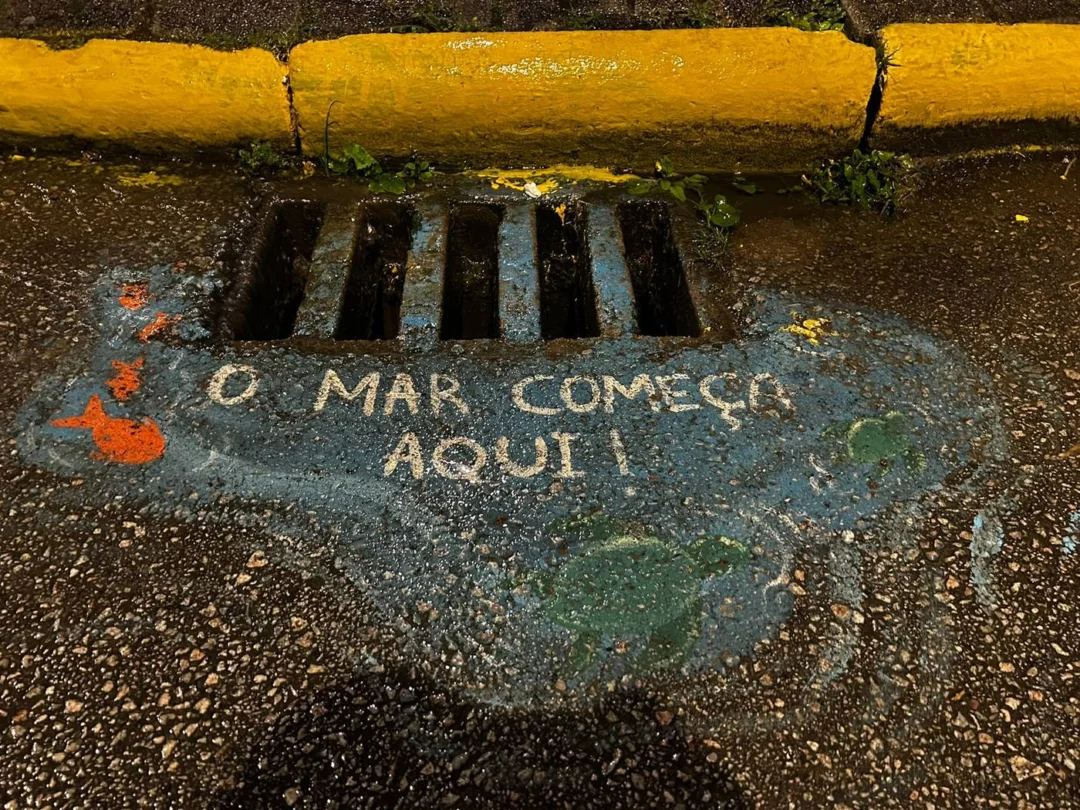 Da casa ao mar: quando o descarte sai de vista, o problema continua