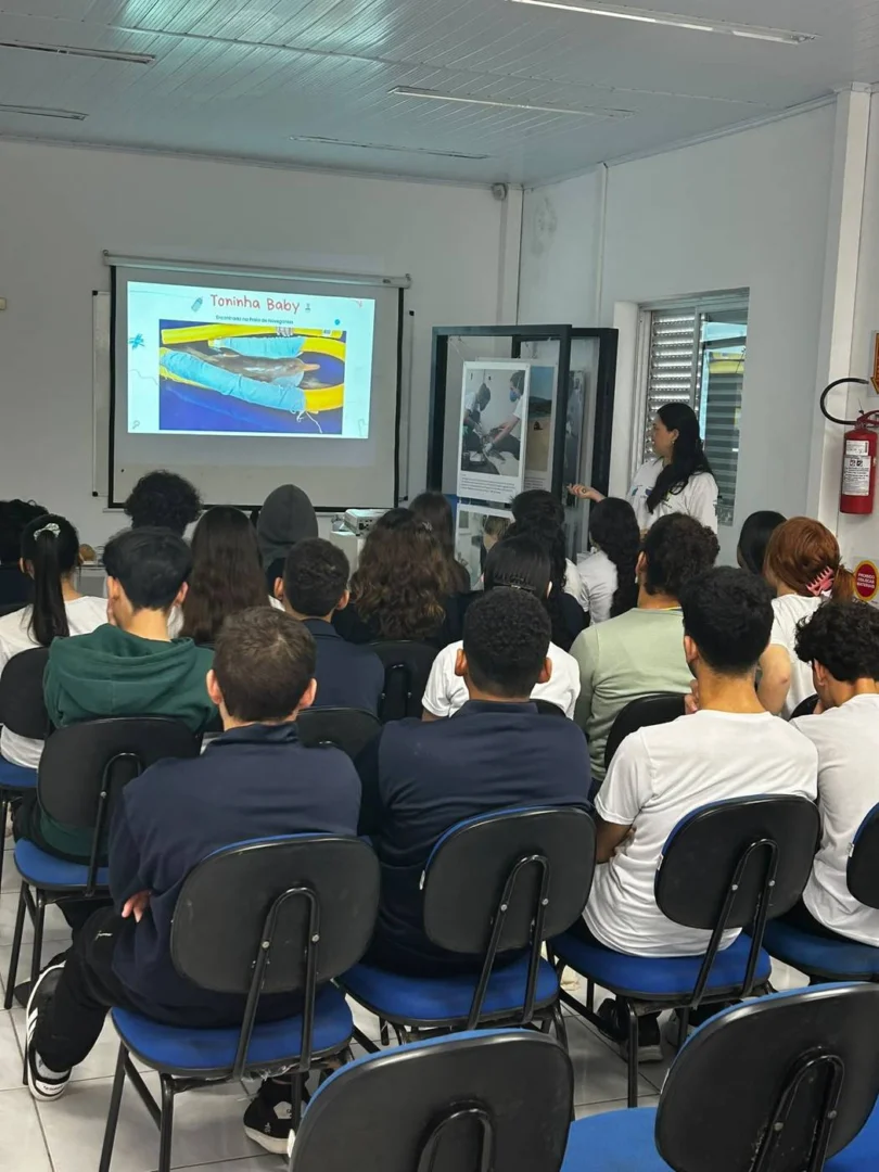 Isabela palestra para alunos de Barra Velha (Foto Renata Rutes)