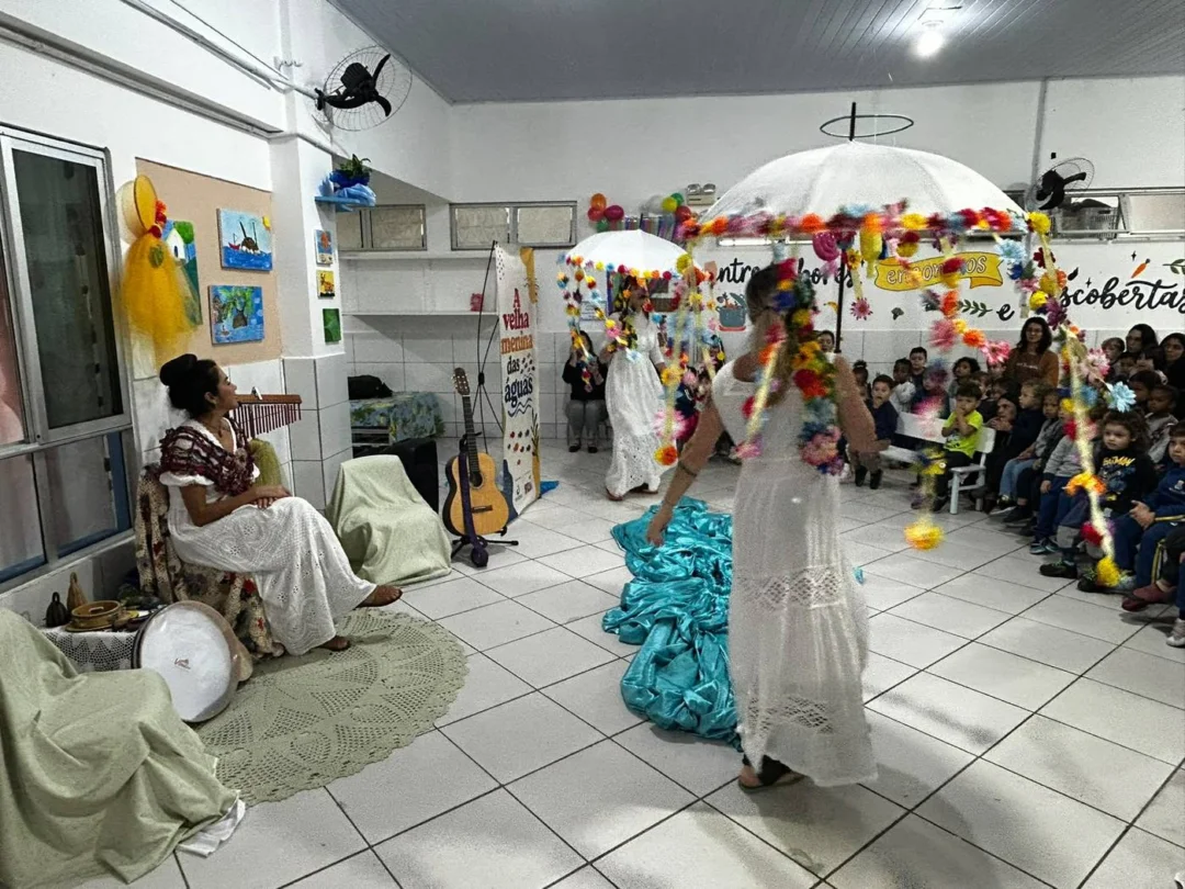 Peça teatral fala de maneira poética e facilitada sobre o saneamento e importância do cuidado com a natureza (Foto Renata Rutes)