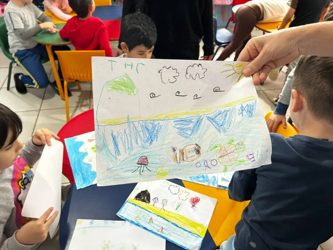 Crianças trabalham o tema do meio ambiente e cuidados com a natureza na sala de referência (Foto Renata Rutes)