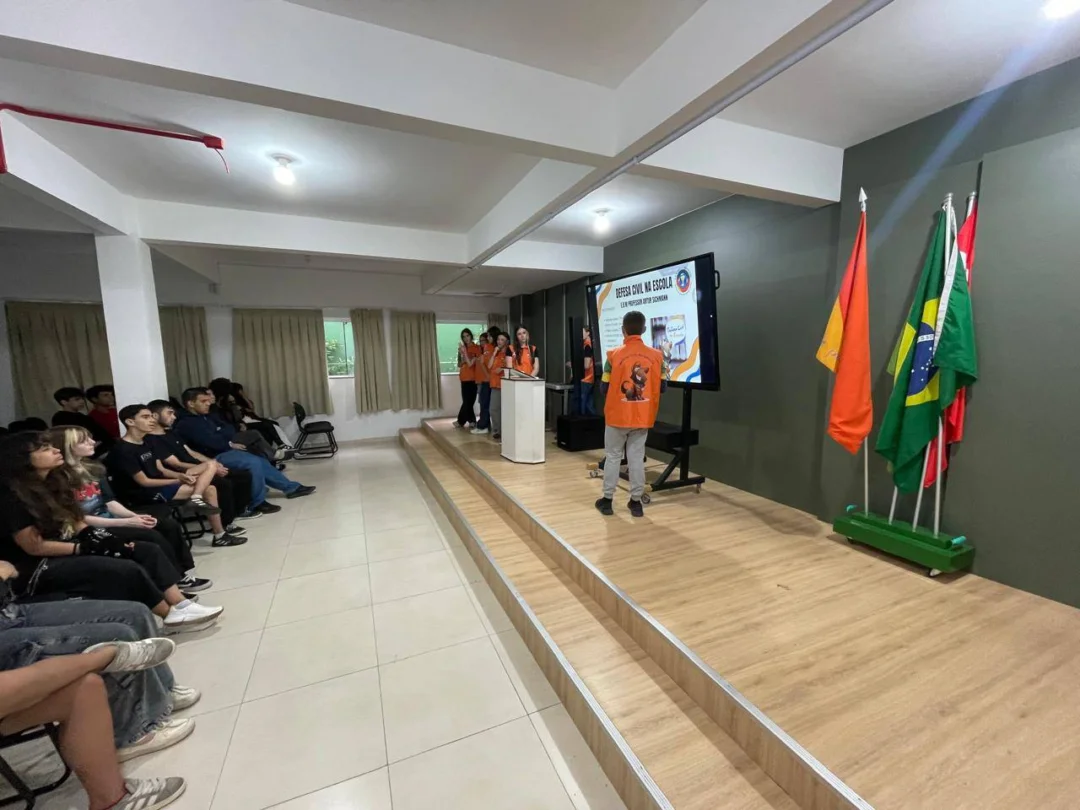 Alunos se organizam e realizam atividades na escola (Foto Divulgação)