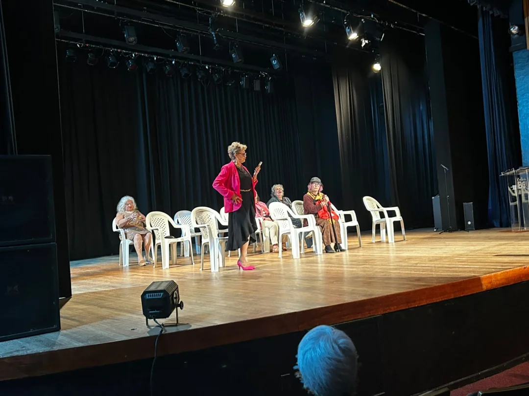 Vilma no palco (Foto: Renata Rutes)
