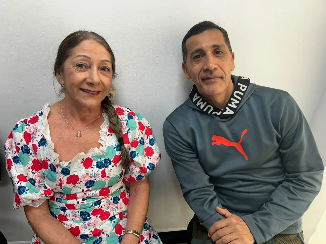 Odete com o professor Waldir (Foto: Renata Rutes)